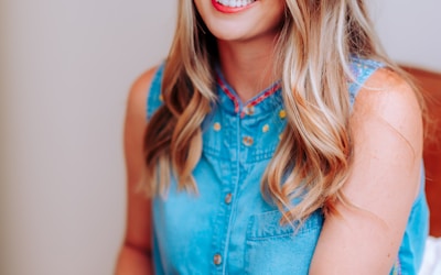 2026年世界杯夺冠热门球队巴西队和法国队在绿茵场上角逐的精彩瞬间