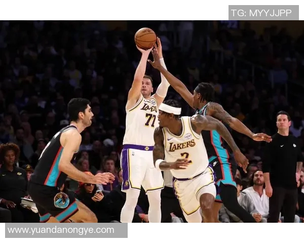 雄鹿险胜，打破湖人不败金身，湖人僵持的比赛13胜0负水分太大了